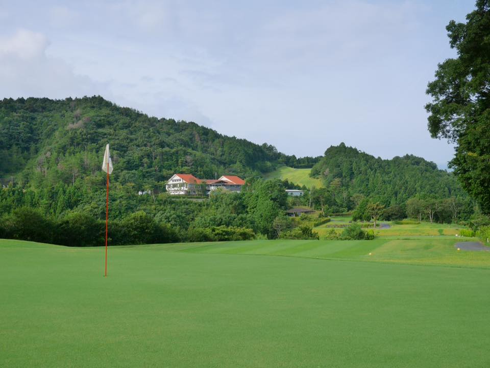 四国初のグリーン バミューダ芝ミニバーディをお楽しみ下さい スカイヒル ゴルフクラブ